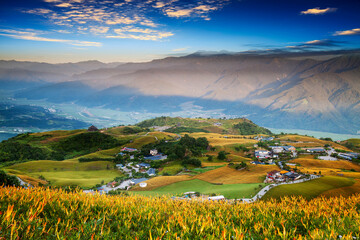 Autumn scenery of Lioushidan Mountain (Sixty Stone Mountain). Resplendent Sunshine on sea of...