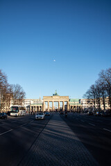 Obraz premium Moon in Berlin's Skyline