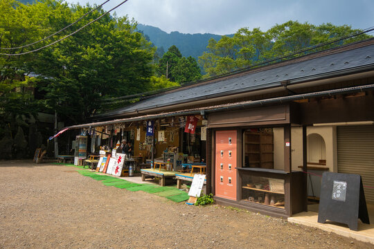 神奈川県伊勢原市、秦野市、厚木市の大山を登山している風景 Scenery of climbing Mt. Oyama in Isehara City, Hadano City, and Atsugi City, Kanagawa Prefecture.