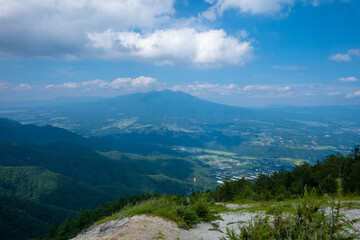 Fototapeta na wymiar 山梨県北杜市の日向山を登山している風景 A view of climbing Mount Hyuga in Hokuto City, Yamanashi Prefecture.