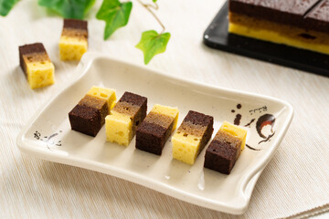 Chocolate coffee three layers steamed cake, a famous Malaysia and Indonesia kek lapis
