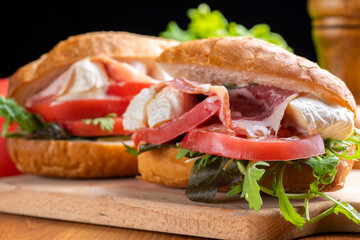 生ハムとチーズのバゲットサンド