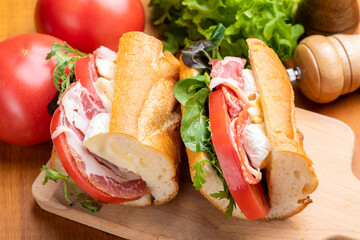 生ハムとチーズのバゲットサンド