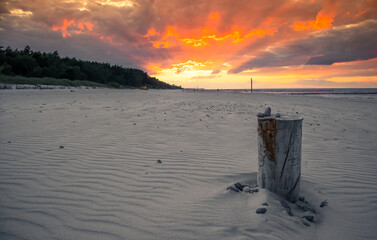 Zachód słońca nad morzem. Sunset at the beach. Morze bałtyckie. Chałupy 2021