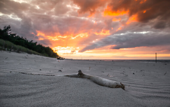Zach&oacute;d słońca nad morzem Bałtyckie. 
Sunset at the sea Baltic
P&oacute;łwysep helski