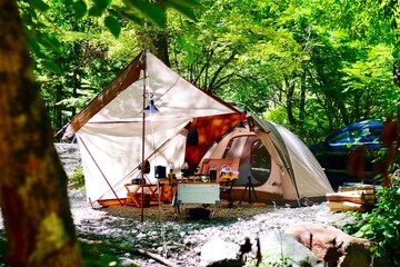 kamperen in het bos