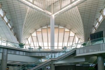 Roof structure of airport terminal building