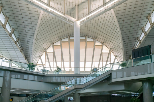 Roof structure of airport terminal building