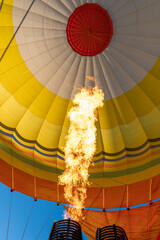 Obraz premium flare of fire inflating the inside of a hot air balloon