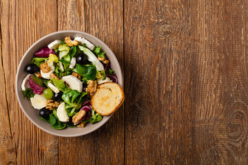 Italian spring salad with goat cheese, grapes and walnuts. Served with croutons.
