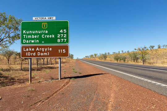 Naklejki roadside view of road sign near Kununurra on the Victoria Highway
