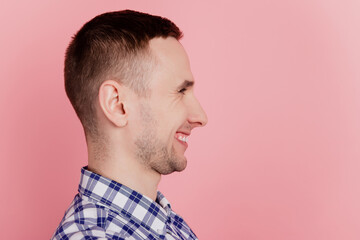 Obraz premium Profile side photo of young handsome man confident smart look empty space isolated over pink color background