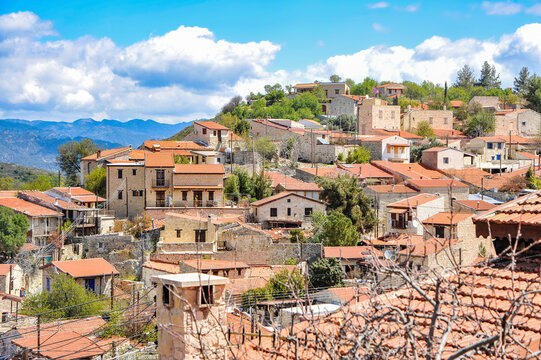 The mountain village of Lofu, known since the 14th century, by its name (lofos - hill) describes the features of the local landscape. Stone-paved streets climb on gentle slopes       