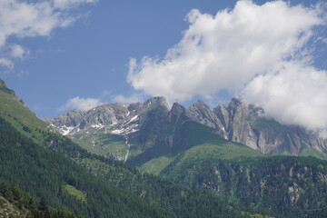 Fototapeta na wymiar Iseltrail Etappe 3 im Virgental: Die Hohe Tauern