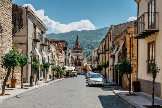 Fototapeta Castelbuono, Sicily. Narrow streets of small medieval village in Park of Madonie.It is known for panettone,typical Sicilian cake.Historical city center,colorful buildings with balconies,urban scene