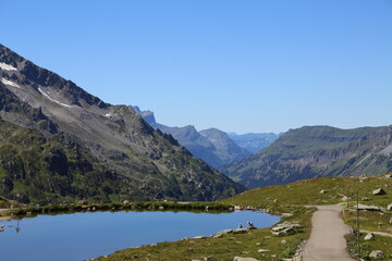 Naklejka na ściany i meble lake in the swiss alps