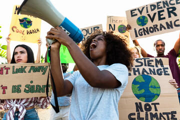 Group of activists protesting for climate change - Multiracial people fighting on road holding banners on environments disasters - Global warming concept - obrazy, fototapety, plakaty