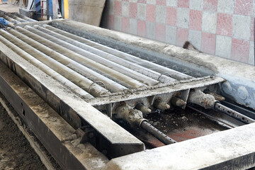 form with prestressed reinforcement for the production of floor slabs