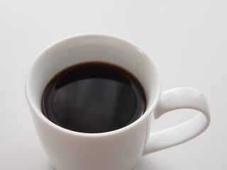 白いカップに入ったコーヒー