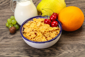 Breakfast with corn flakes and milk