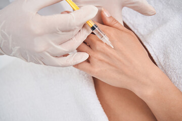 Obraz na płótnie Canvas Cosmetologist doing anti age injections for woman body