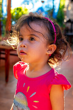 nena, ni&ntilde;a, con vincha