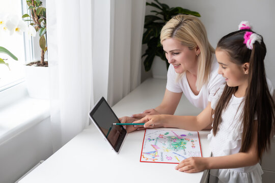 picture of mother and daughter with tablet pc