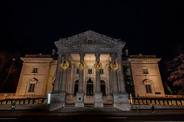 Fototapeta premium Photo of a building in Washington DC decorated for the Holiday Season 2019
