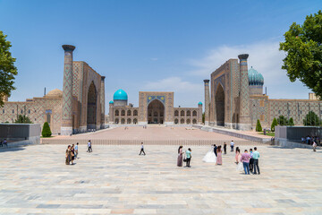 Obraz premium Mausoleums and madrasahs in the city of Samarkand, Uzbekistan. Place where Tamerlane and Ulykbek lived, Central Asia