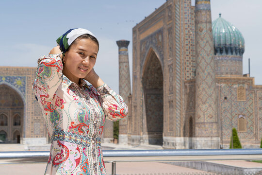 Muslim girl puts a scarf on her head