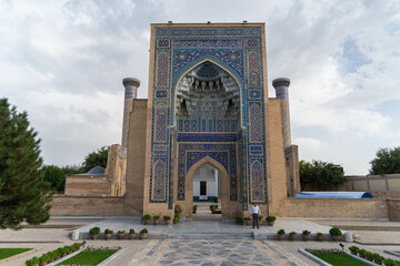 Obraz premium Mausoleums and madrasahs in the city of Samarkand, Uzbekistan. Place where Tamerlane and Ulykbek lived, Central Asia