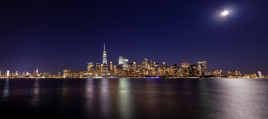 Fototapeta na wymiar A panorama picture of Manhattan skyline at night with One World Trade Center