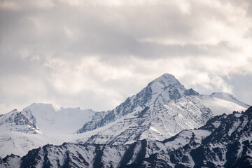 Fototapeta na wymiar snow mountain in Leh,India