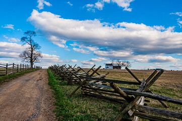 Fototapeta na wymiar Photo of a Road Through Gettysburg Battlefield
