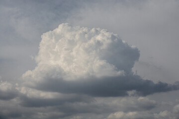 Hat-shaped thundercloud
