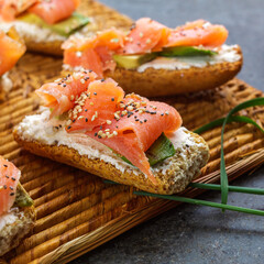 A salmon and avocado crouton