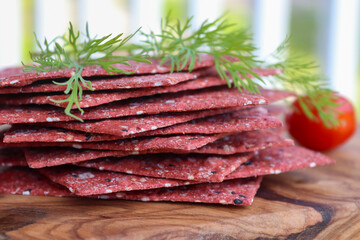 Beetroot crispbreads with dill