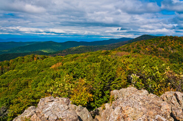 Fototapeta na wymiar An Early Autumn Hike in Shenandoah National Park, Virginia USA