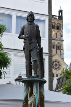 Hermann von Hessen-Statue, Brunnen auf dem Neusser Marktplatz 