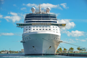 Naklejka premium Cruise Ship in port on sunny summer day
