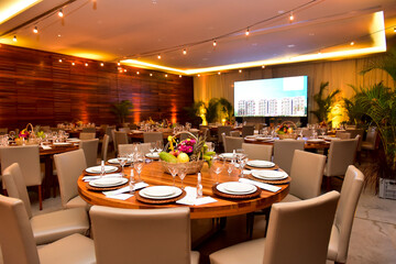 restaurant table in restaurant