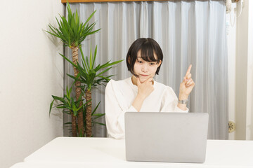 オフィスワーク、女性