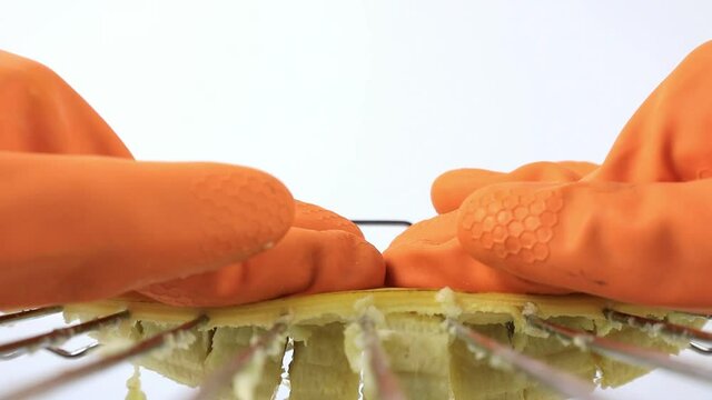 The easiest way to peel bananas. Life hack peeling banana