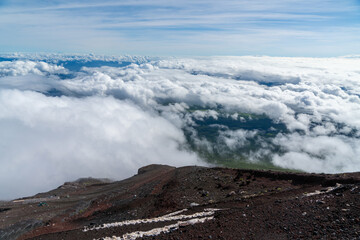 山梨県、静岡県にある富士山を登山する風景 A view of climbing Mt. Fuji in Yamanashi and Shizuoka Prefectures.
