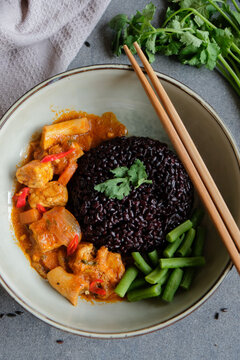 Homemade Vegetarian Meals. Vegan Massaman Curry With Black Rice. Delicious And Healthy Ideal For Weight Watcher, On Diet Or Light Eater Or People Who Observed Going Meatless In A Day Or Two Per Week.