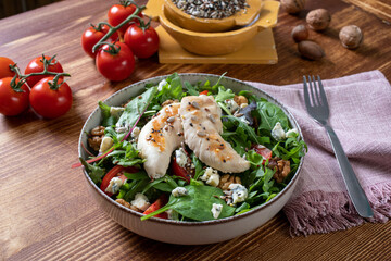 insalata con petti di pollo grigliati