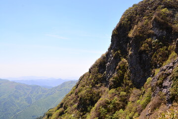Fototapeta na wymiar 山中の崖