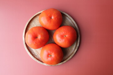 Fresh, healthy, and delicious tomatoes on modern background

모던한 배경을 바탕으로 있는 맛있고, 신선하고, 건강한 토마토