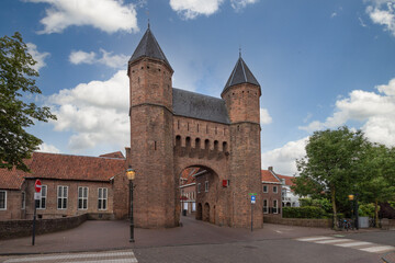 Fototapeta na wymiar Old city gate, in Amersfoort;The kamperbinnenpoort is part of the first city wall and was built in the second half of the 13th century.