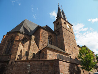 Fototapeta premium Stadt Saarburg an der Saar - inmitten von Weinbergen in Rheinland-Pfalz